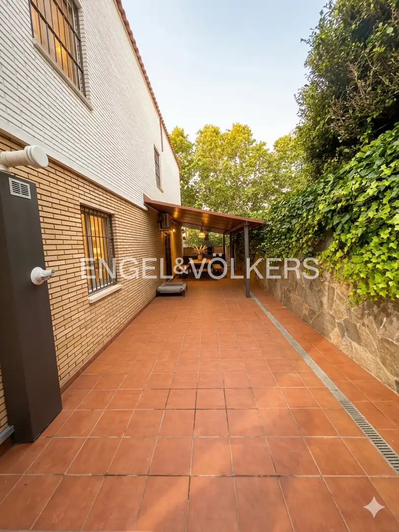 Terrace of Country homes for sale in Vilanova i la Geltrú  with Air Conditioner, Heating and Private garden