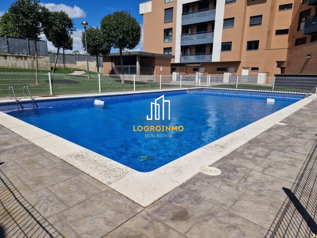 Piscina de Pis en venda en Lardero amb Aire condicionat, Calefacció i Traster