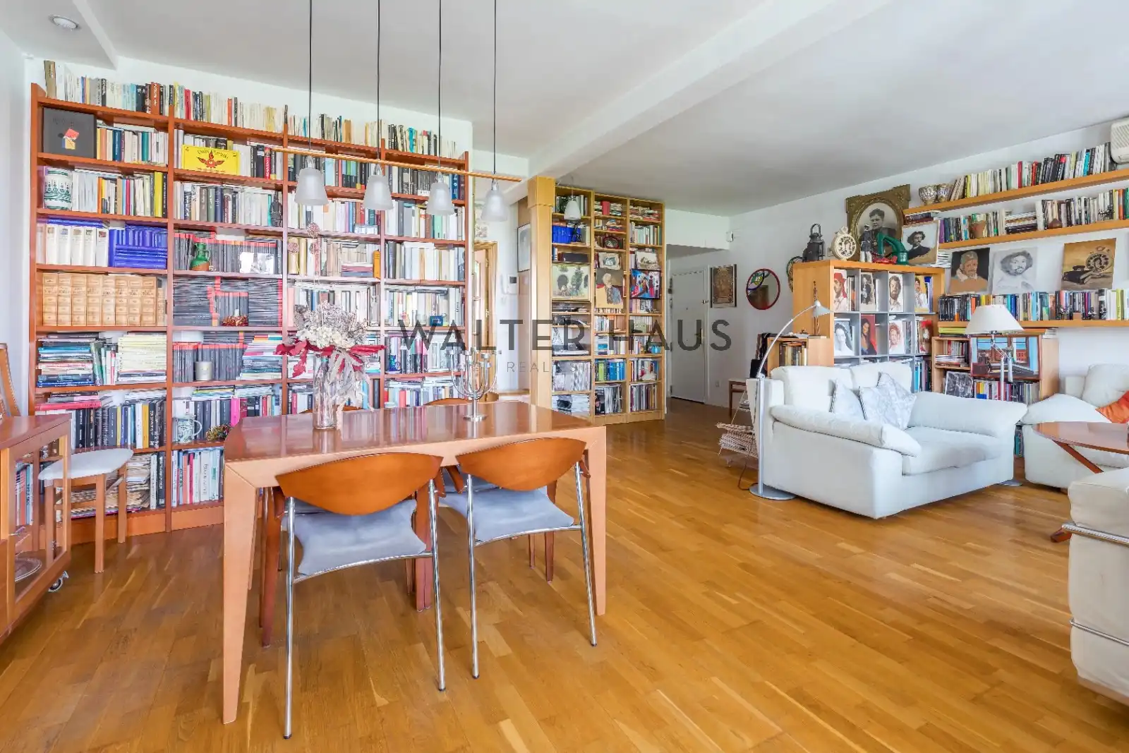 Living room of Flat for sale in Madrid  with Air Conditioner, Heating and Storage room