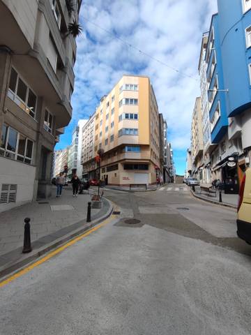 Local comercial en Alquiler en Rúa Sinforiano López en Falperra - Santa Lucía