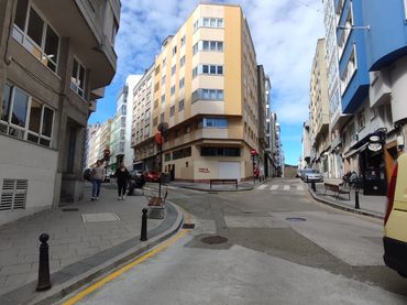 Local comercial de lloguer a Rúa Sinforiano López