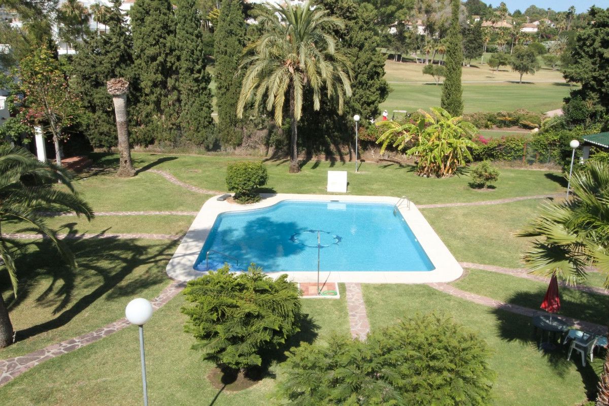 Piscina de Casa adosada en venda en Marbella amb Aire condicionat, Terrassa i Traster