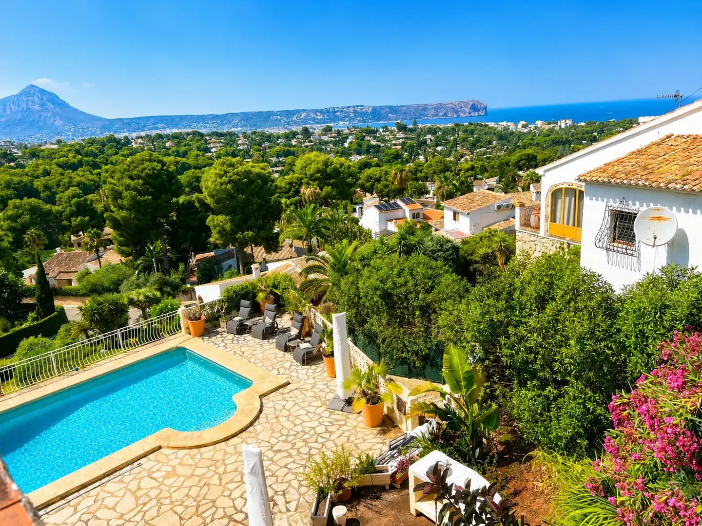 Vista exterior de Casa o xalet en venda en Jávea / Xàbia amb Aire condicionat, Calefacció i Jardí privat
