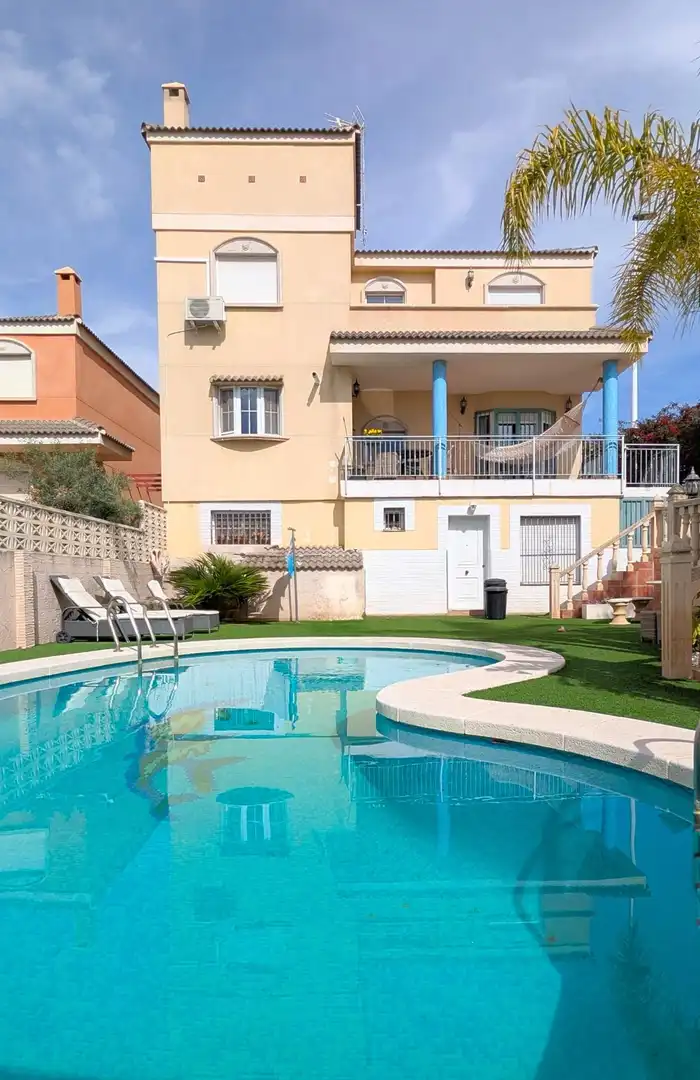 Piscina de Casa o xalet en venda en Elche / Elx amb Aire condicionat, Calefacció i Jardí privat
