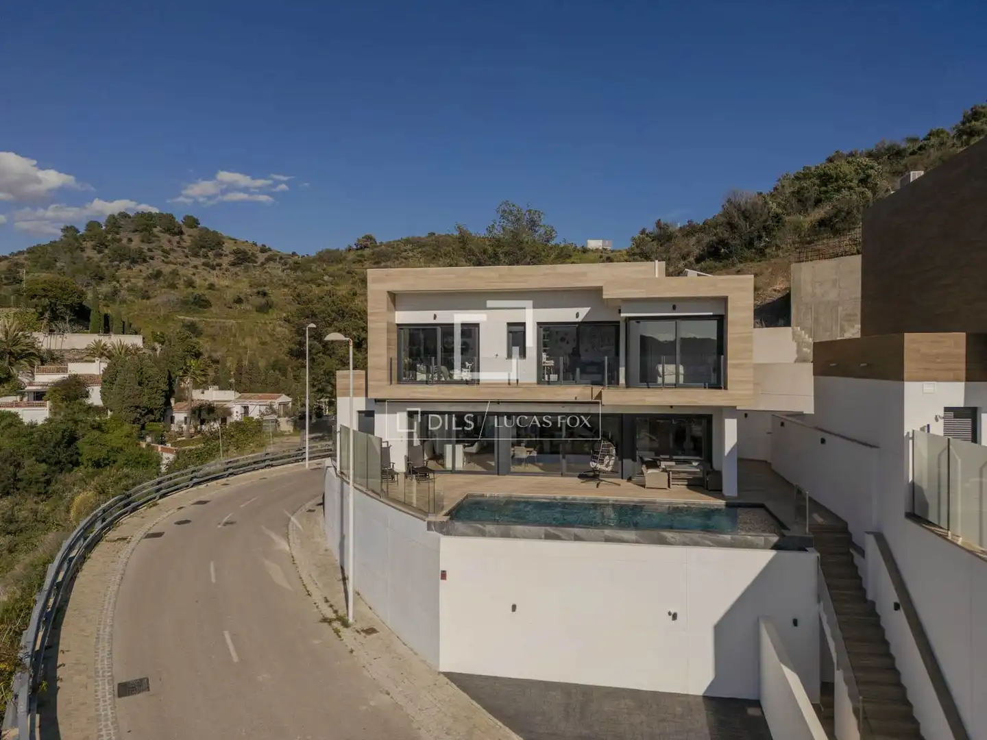 Vista exterior de Casa o xalet en venda en Almuñécar amb Aire condicionat, Terrassa i Piscina