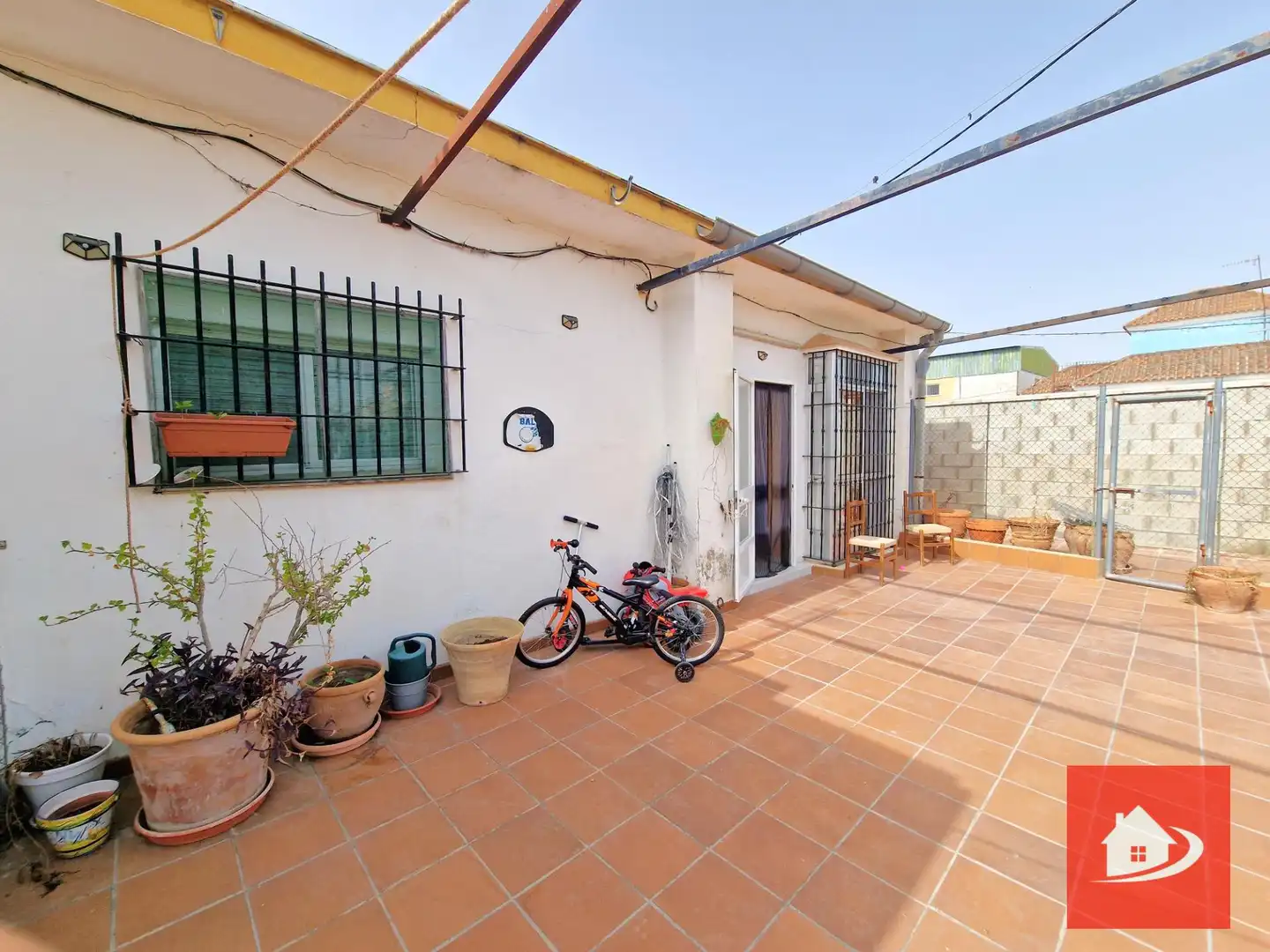 Vista exterior de Casa o chalet en venta en Las Palmeras - Dehesilla