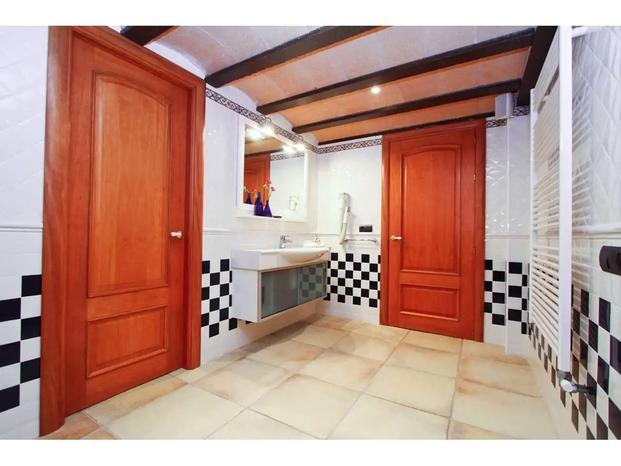 Baño de Finca rústica en venta en Forès con Calefacción, Jardín privado y Terraza