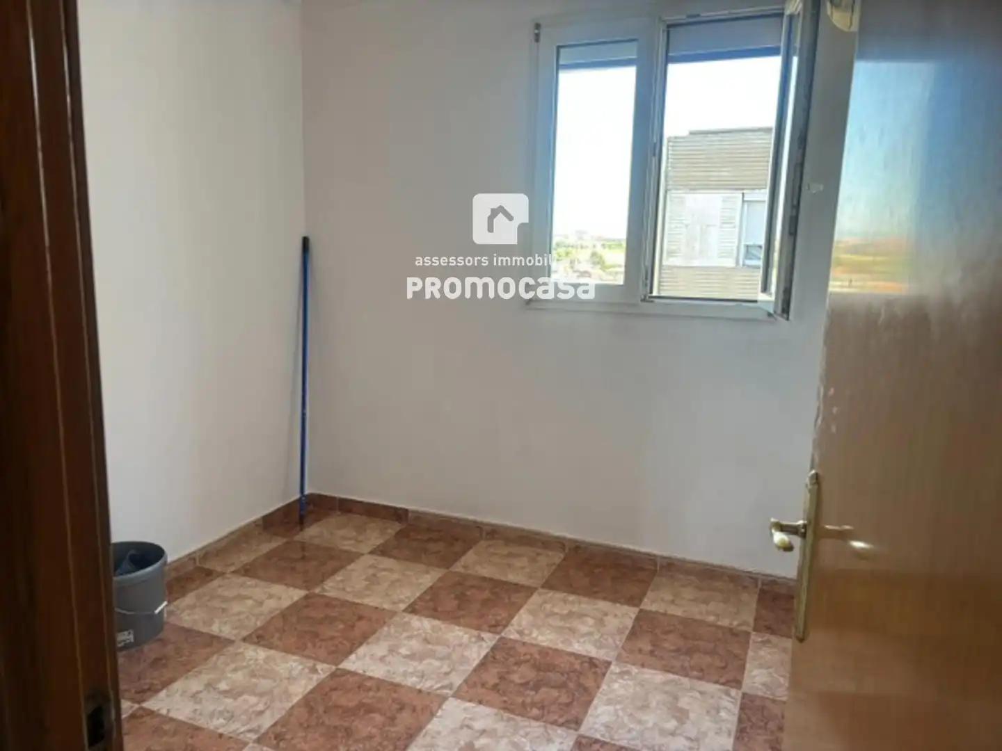 Dormitori de Pis en venda en Badia del Vallès amb Calefacció, Terrassa i Balcó