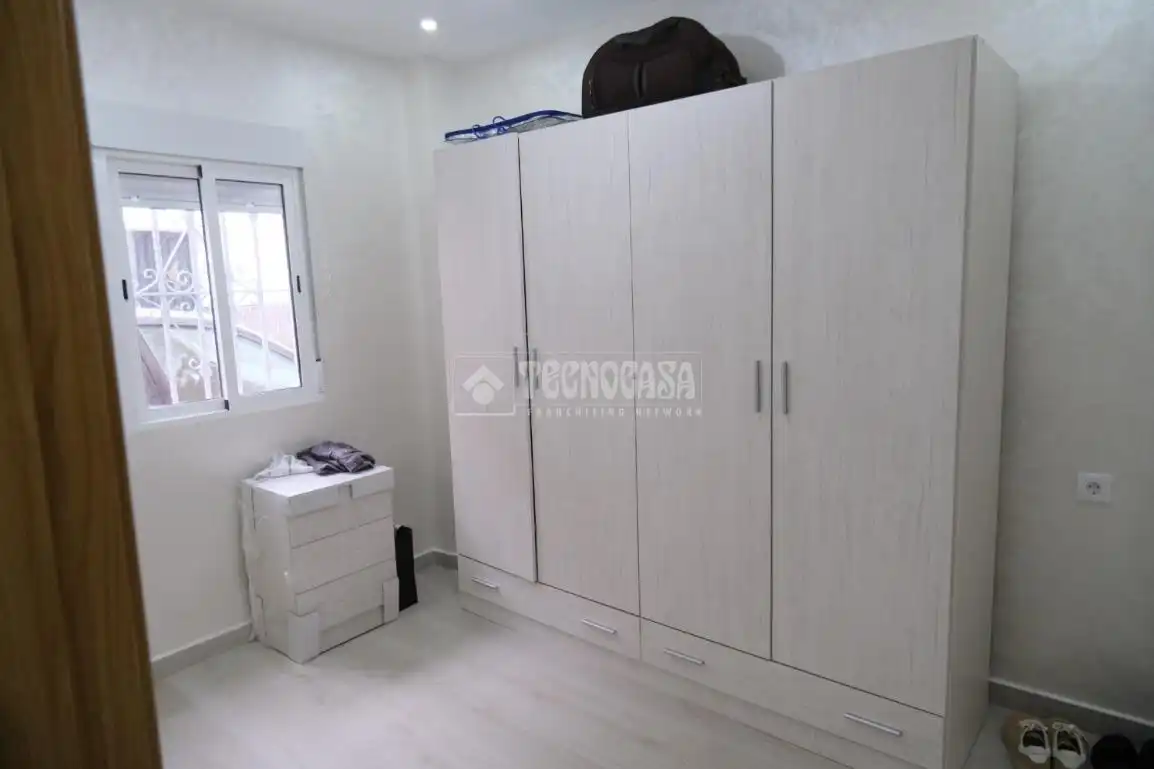 Habitación de Casa adosada en venta en Sevilla con Alarma