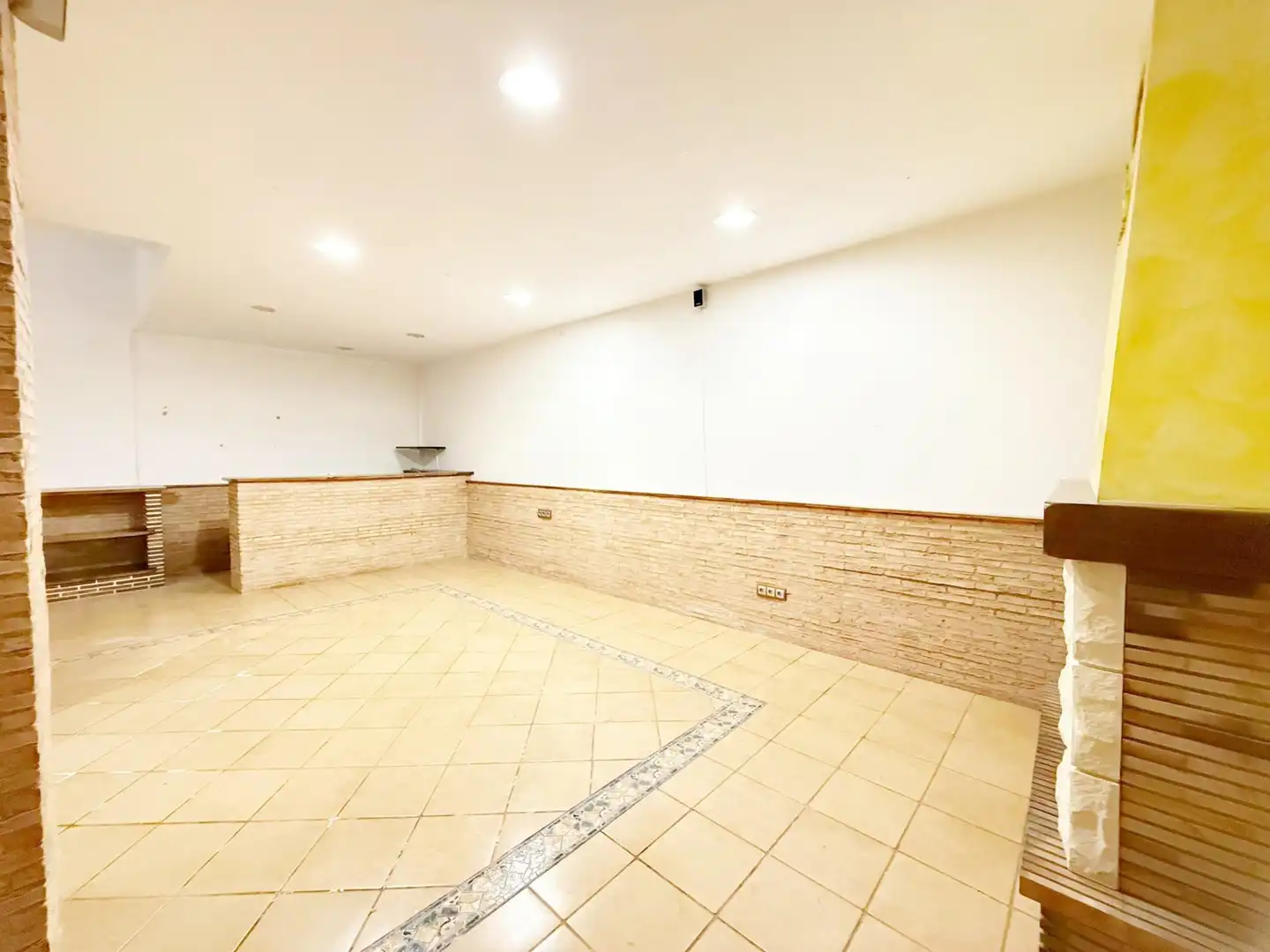 Casa adosada en venta en Almería con Terraza, Trastero y Balcón