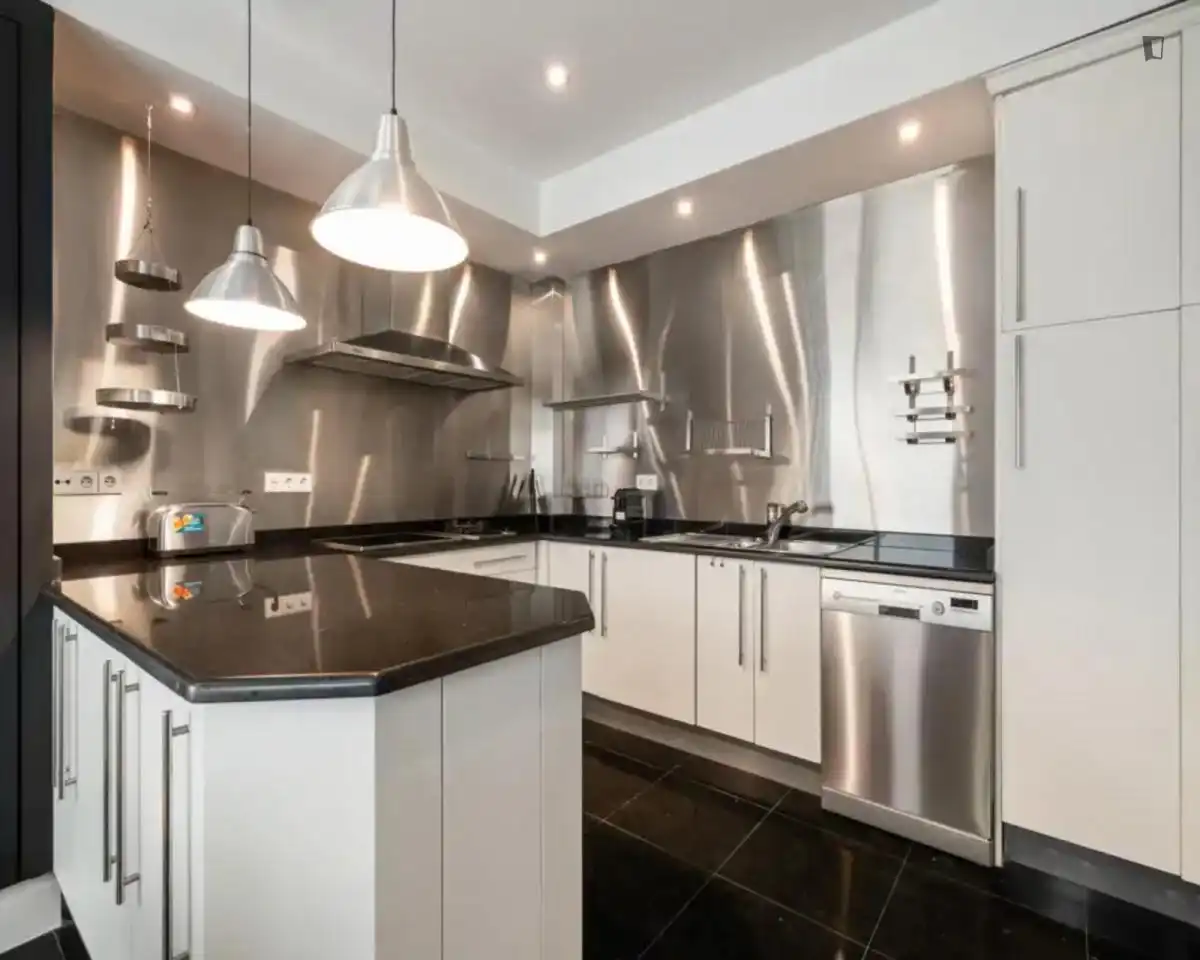 Cocina de Apartamento para compartir en Madrid con Aire acondicionado, Calefacción y Amueblado