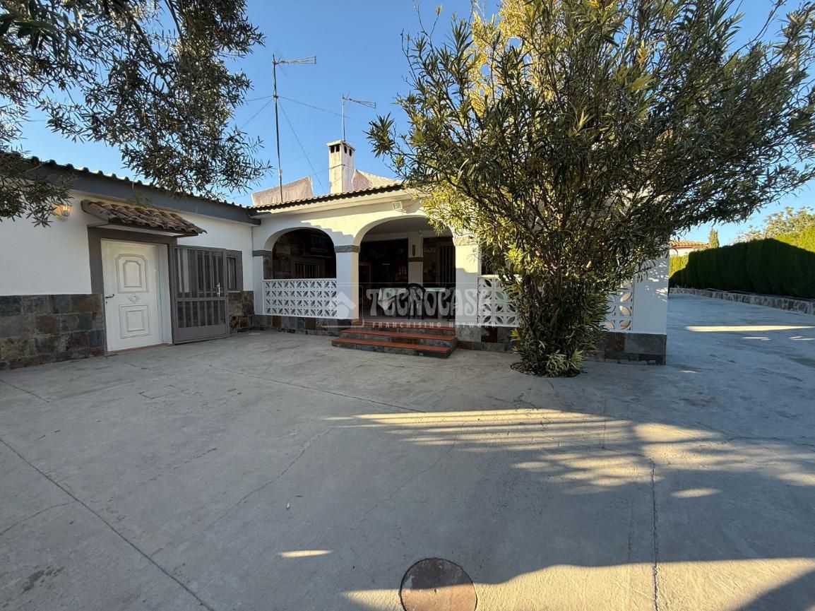 Exterior view of House or chalet for sale in Chiva  with Air Conditioner, Heating and Swimming Pool