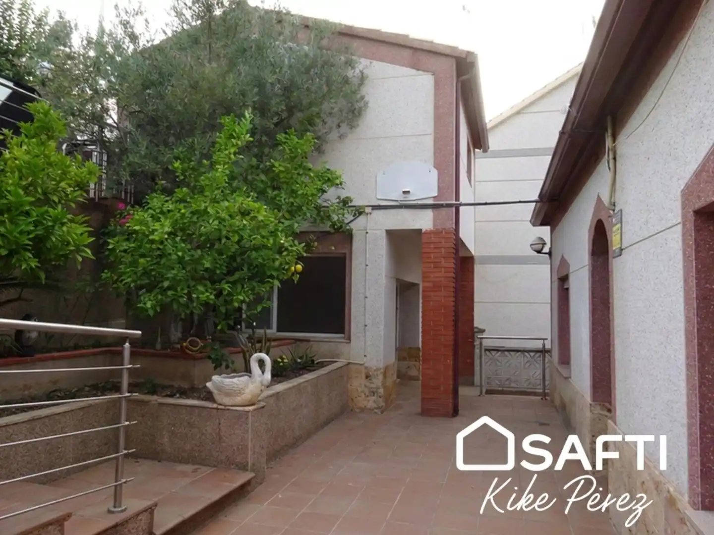 Jardí de Casa o xalet en venda en Rubí amb Terrassa, Piscina i Moblat