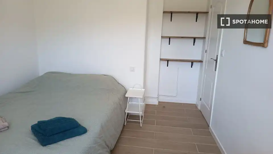 Habitación de Apartamento para compartir en Cangas  con Aire acondicionado, Terraza y Amueblado