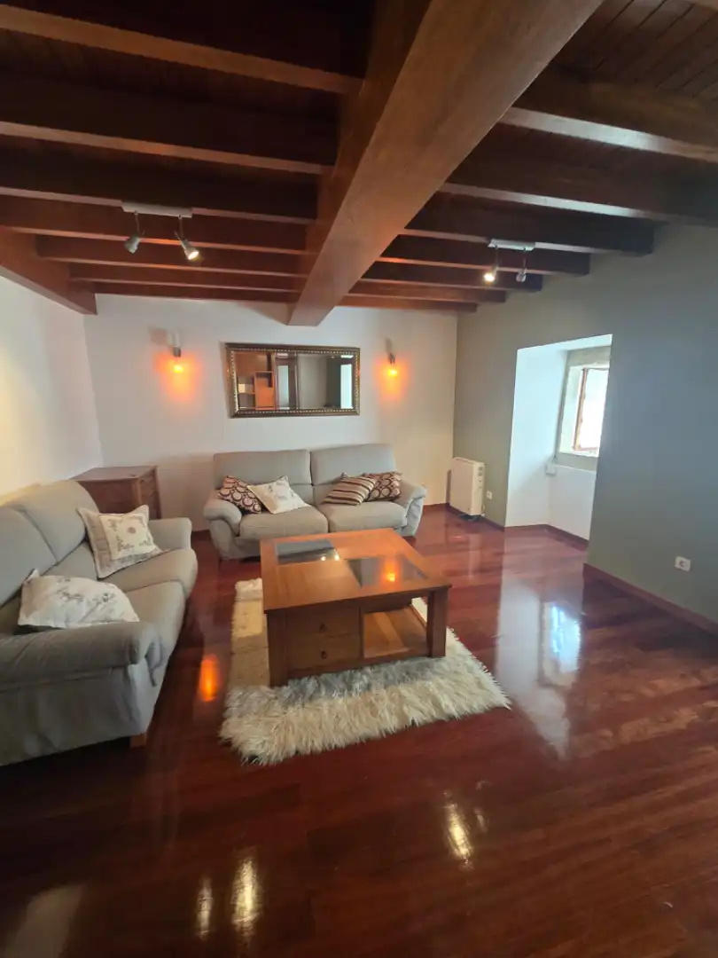 Sala de estar de Casa adosada en venta en Viveiro con Calefacción, Parquet y Horno