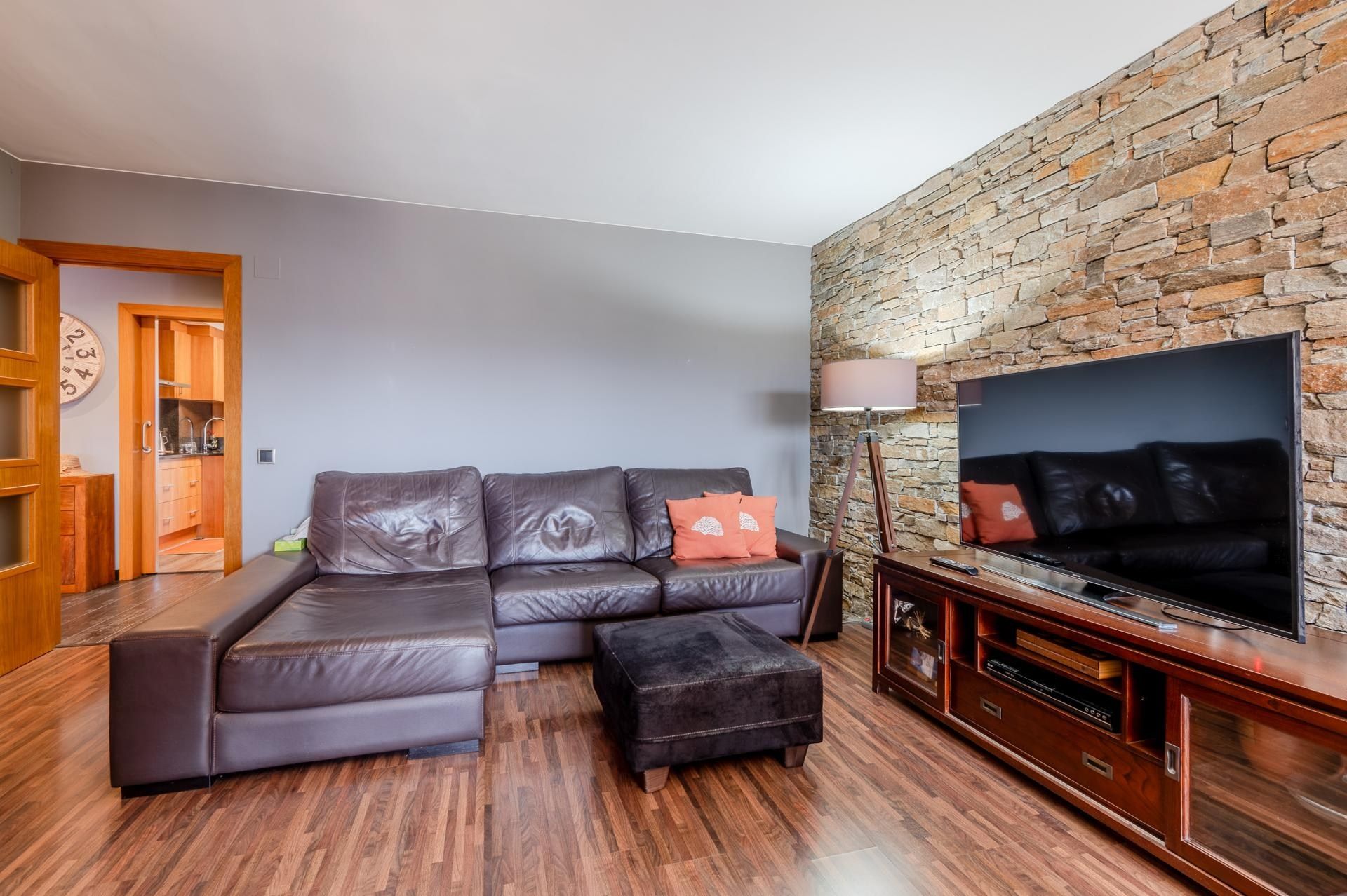 Living room of Flat for sale in Girona Capital  with Air Conditioner, Heating and Balcony