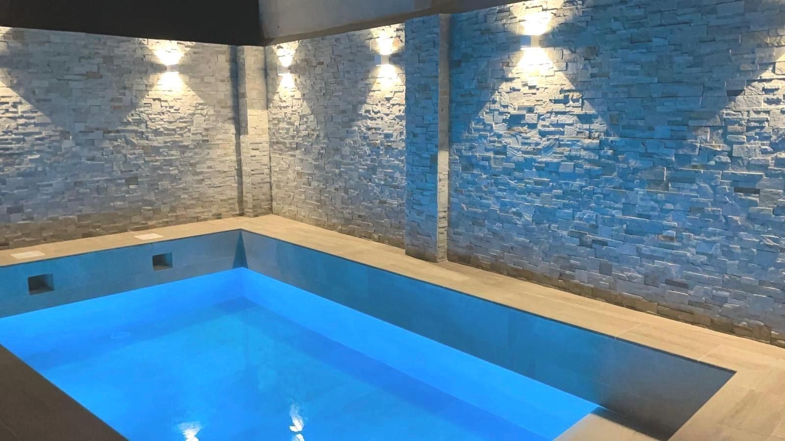 Piscina de Casa adosada en venda en Cúllar Vega amb Calefacció, Traster i Piscina