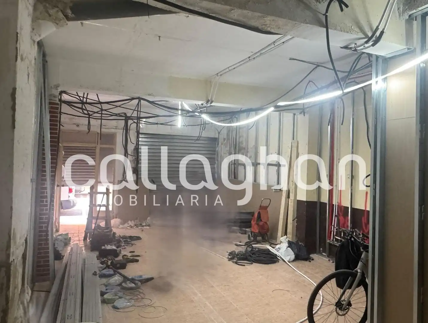 Erdgeschoss zum Verkauf in Valencia mit Klimaanlage, Terrasse und Möbliert