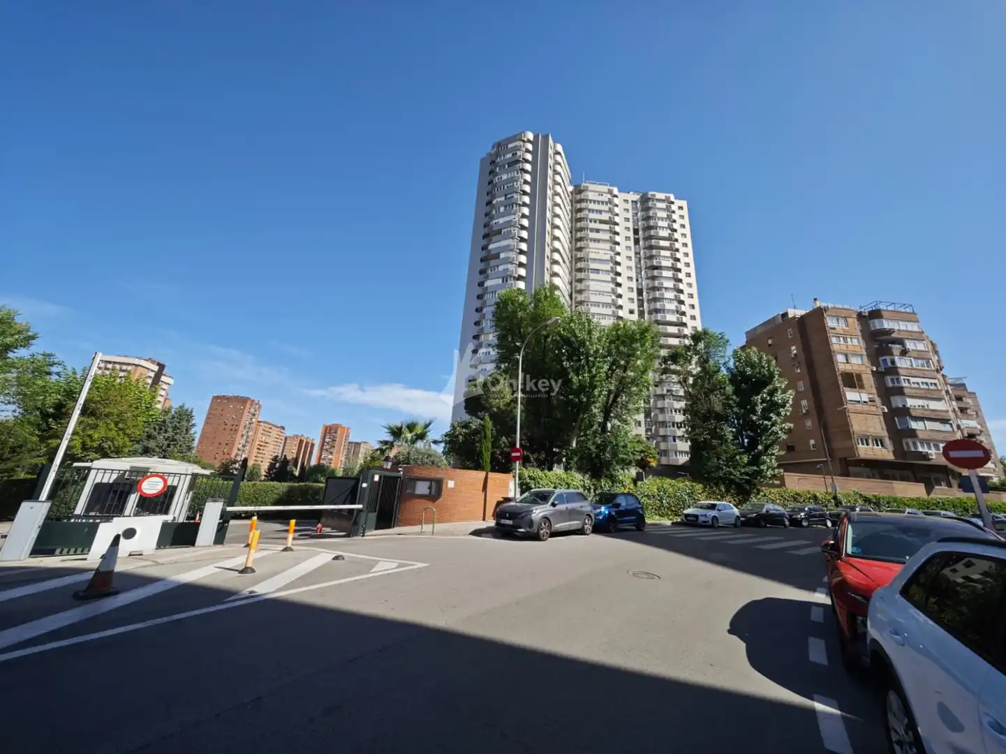 Vista exterior de Local en venta en  Madrid Capital con Aire acondicionado