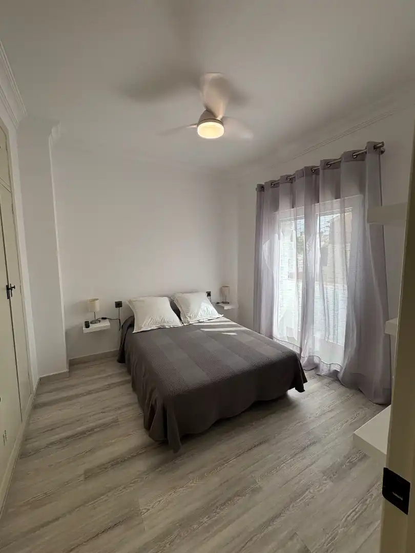 Habitación de Casa adosada en venta en Mairena del Aljarafe con Jardín privado, Parquet y Terraza