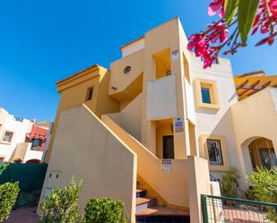Vista exterior de Casa o xalet en venda en Torrevieja amb Aire condicionat, Terrassa i Moblat