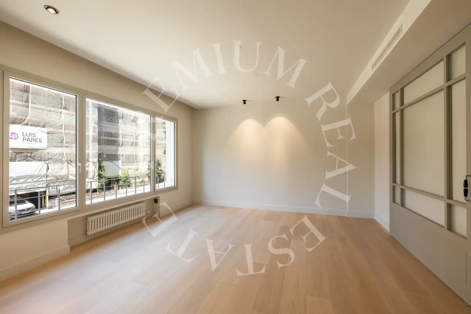 Sala d'estar de Pis en venda en Barcelona amb Aire condicionat, Calefacció i Parquet