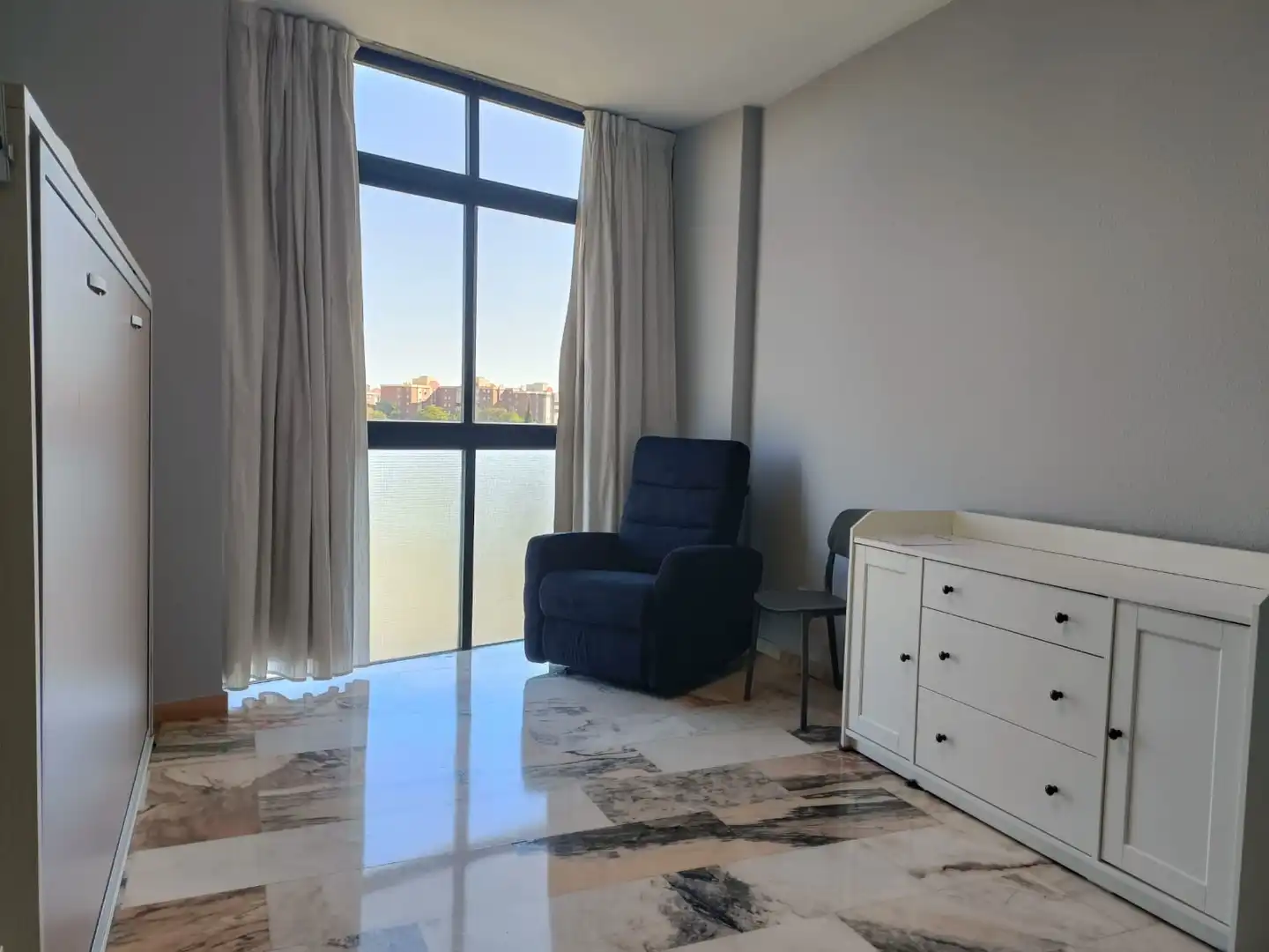 Sala de estar de Estudio de alquiler en Sevilla con Aire acondicionado, Amueblado y Lavadora
