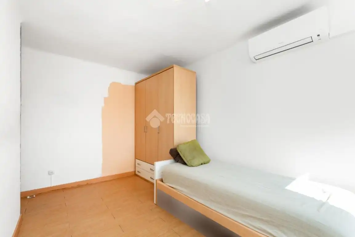 Bedroom of Flat for sale in Cornellà de Llobregat  with Air Conditioner