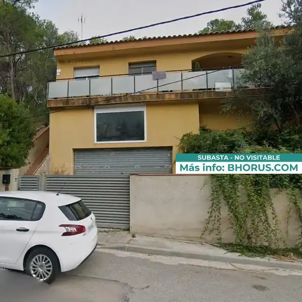 House with garden for sale in L' OLIVERA 35