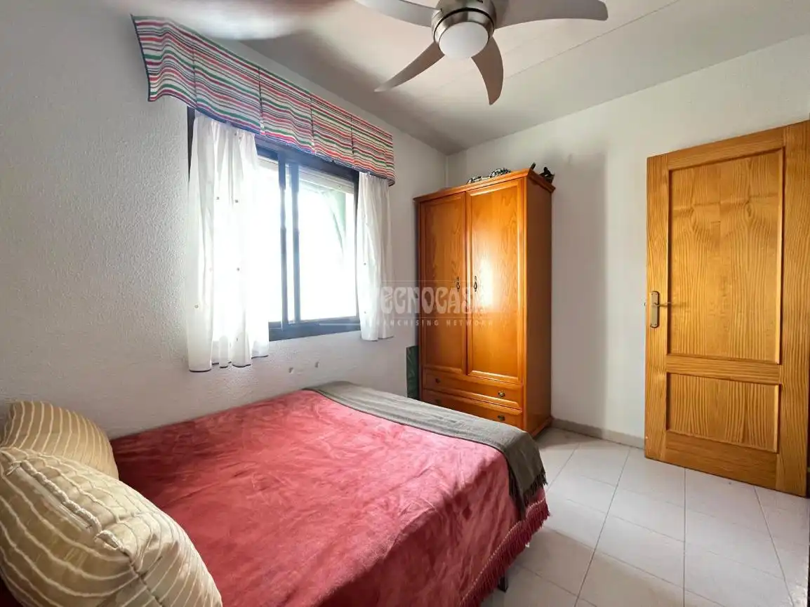 Habitación de Casa adosada en venta en Las Herencias con Calefacción, Piscina y Amueblado