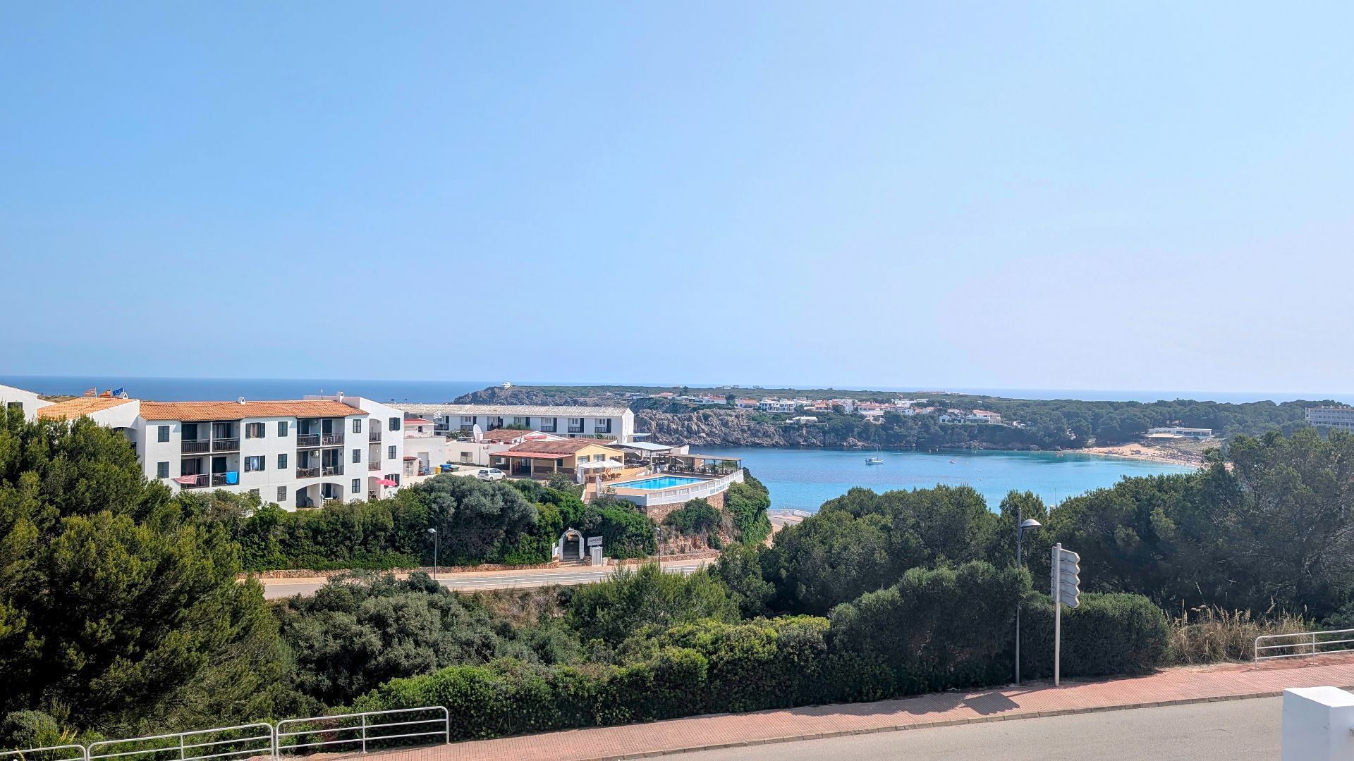 Vista exterior de Apartament en venda en Es Mercadal amb Aire condicionat i Piscina comunitària