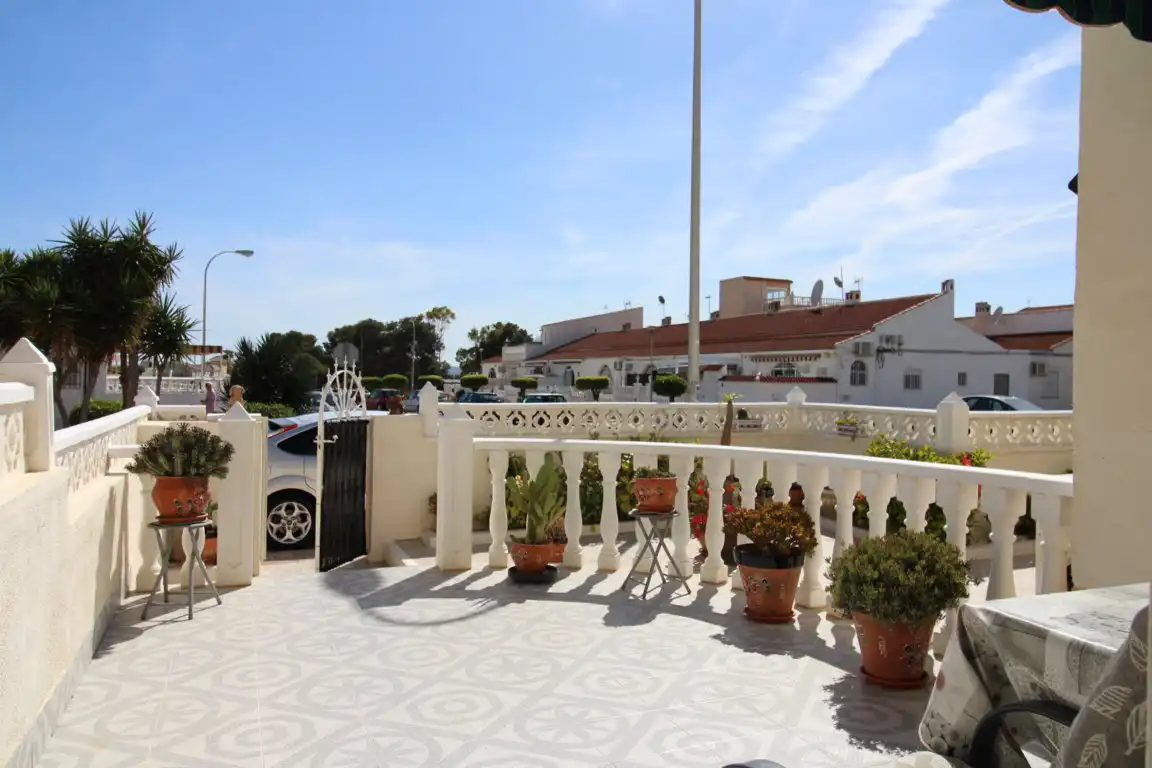 Terrassa de Casa o xalet en venda en Torrevieja amb Terrassa, Moblat i Piscina comunitària
