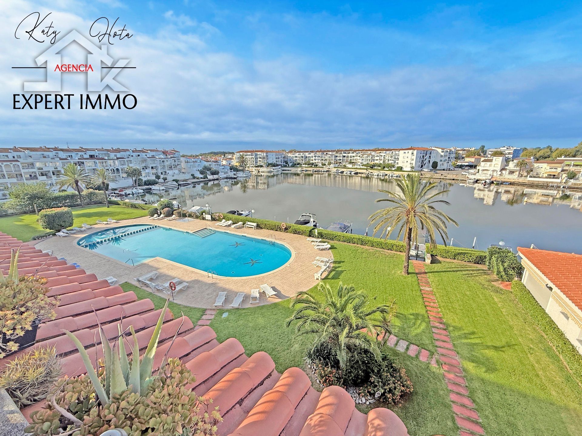 Swimming pool of Apartment for sale in Empuriabrava  with Air Conditioner, Heating and Terrace