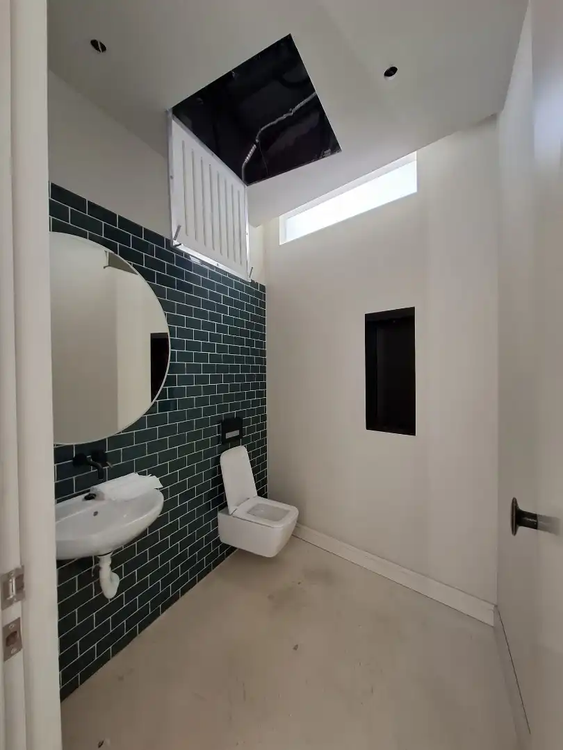 Bathroom of Commercial properties for rent in Elche / Elx  with Air Conditioner