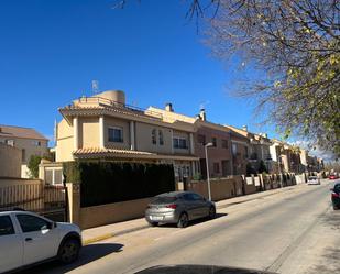 Vista exterior de Casa adosada en venda en Almansa amb Aire condicionat, Calefacció i Jardí privat