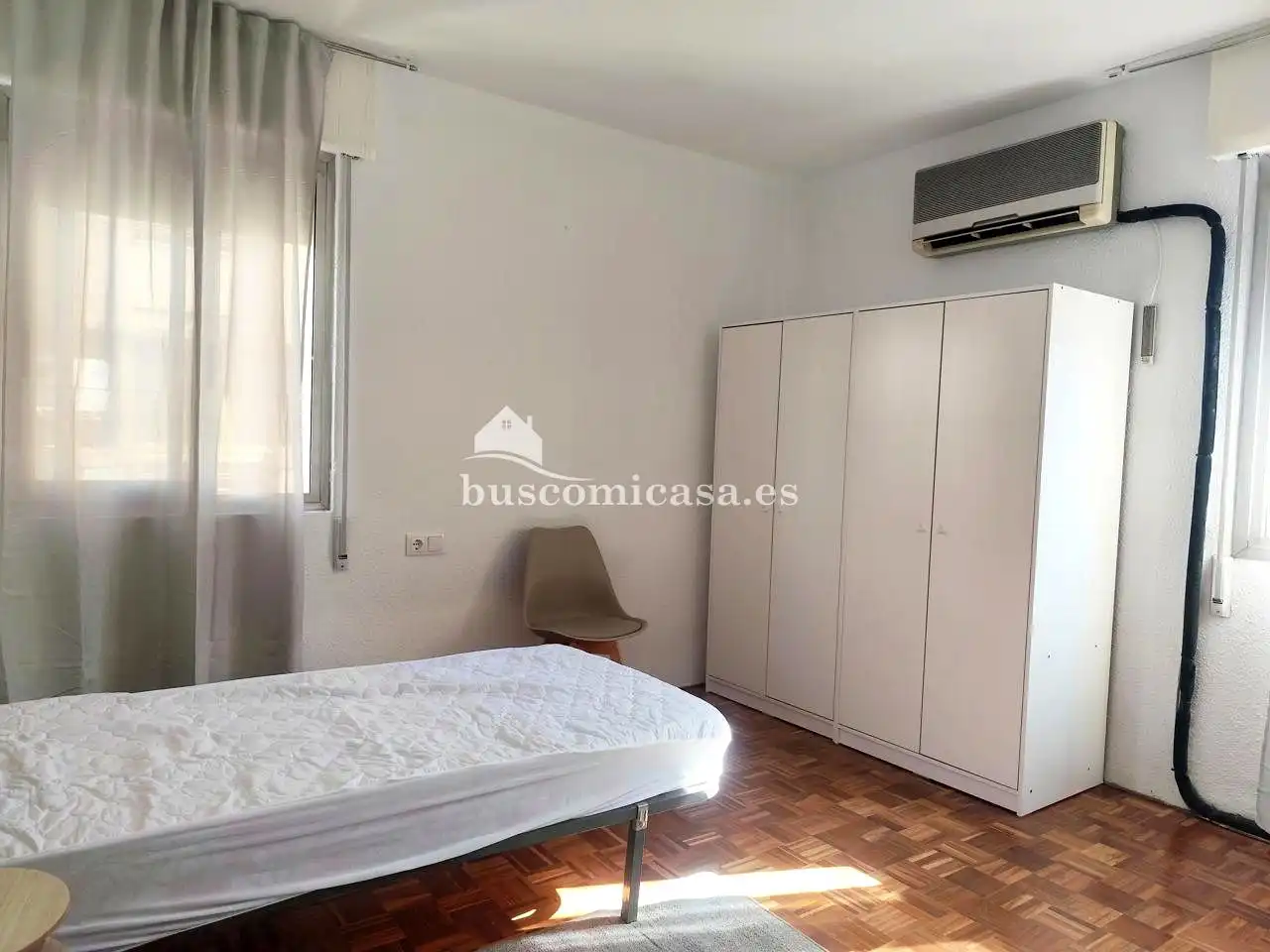 Room in Ruiz Jiménez, Avda de Madrid - Pº de la Estación