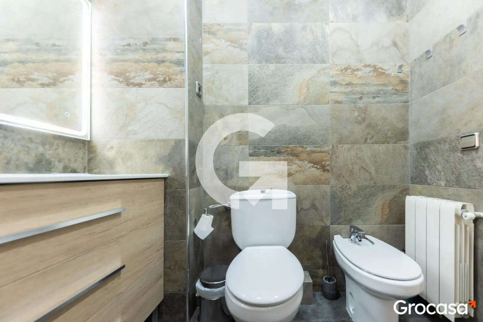 Baño de Dúplex en venta en L'Hospitalet de Llobregat con Aire acondicionado, Calefacción y Terraza
