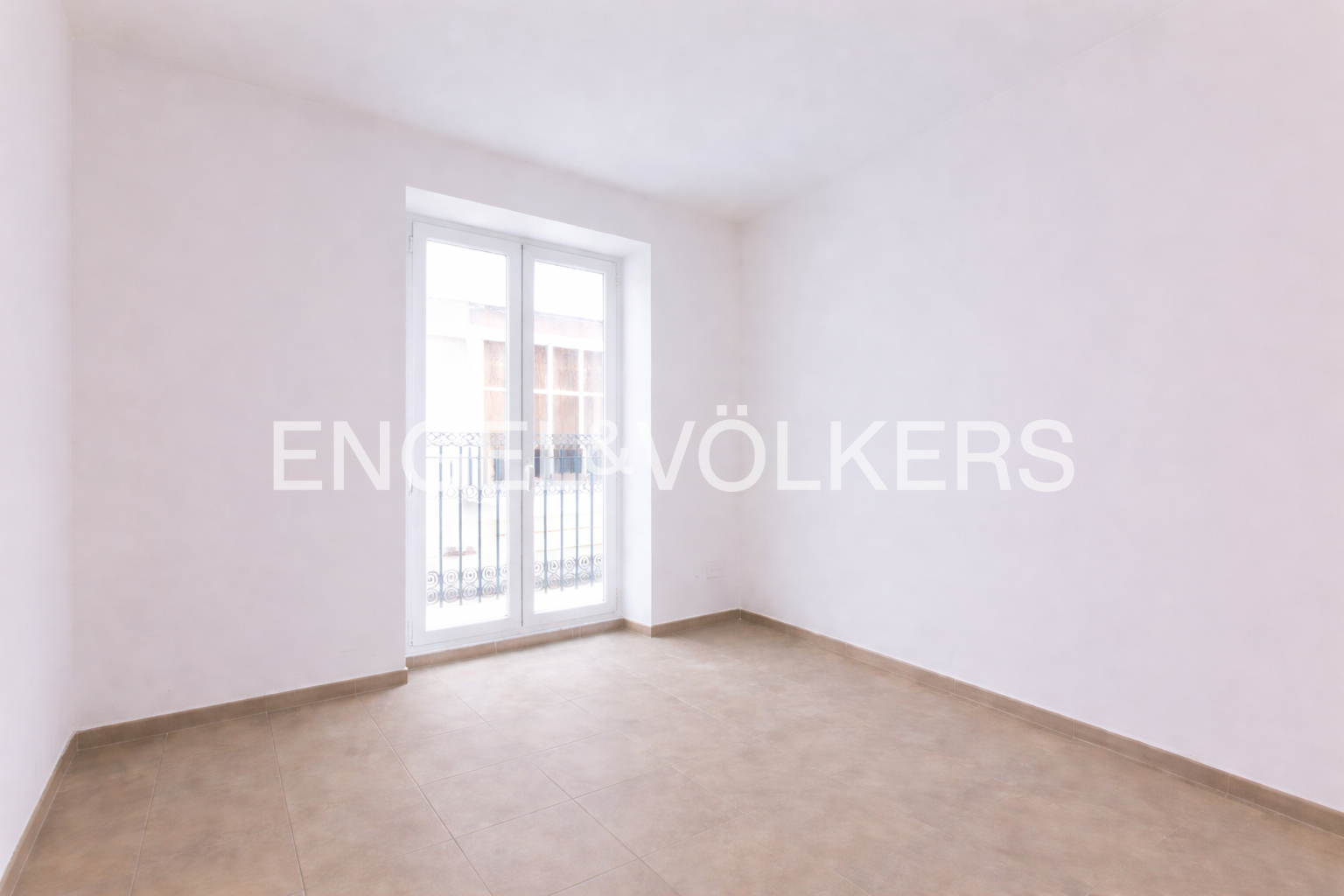 Dormitori de Pis de lloguer en  Valencia Capital amb Aire condicionat, Calefacció i Balcó