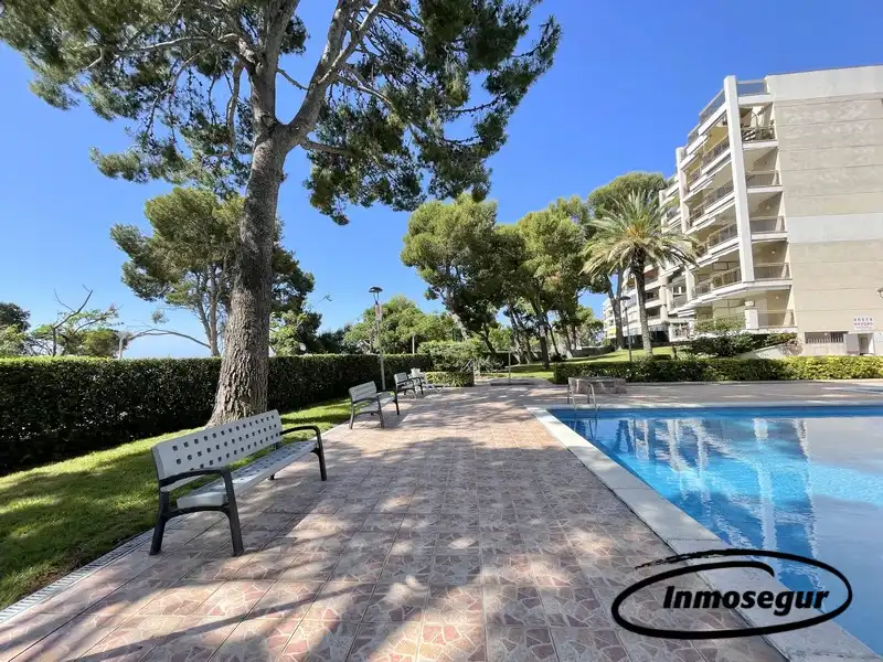 Piscina de Piso en venta en Salou con Terraza, Amueblado y Piscina comunitaria