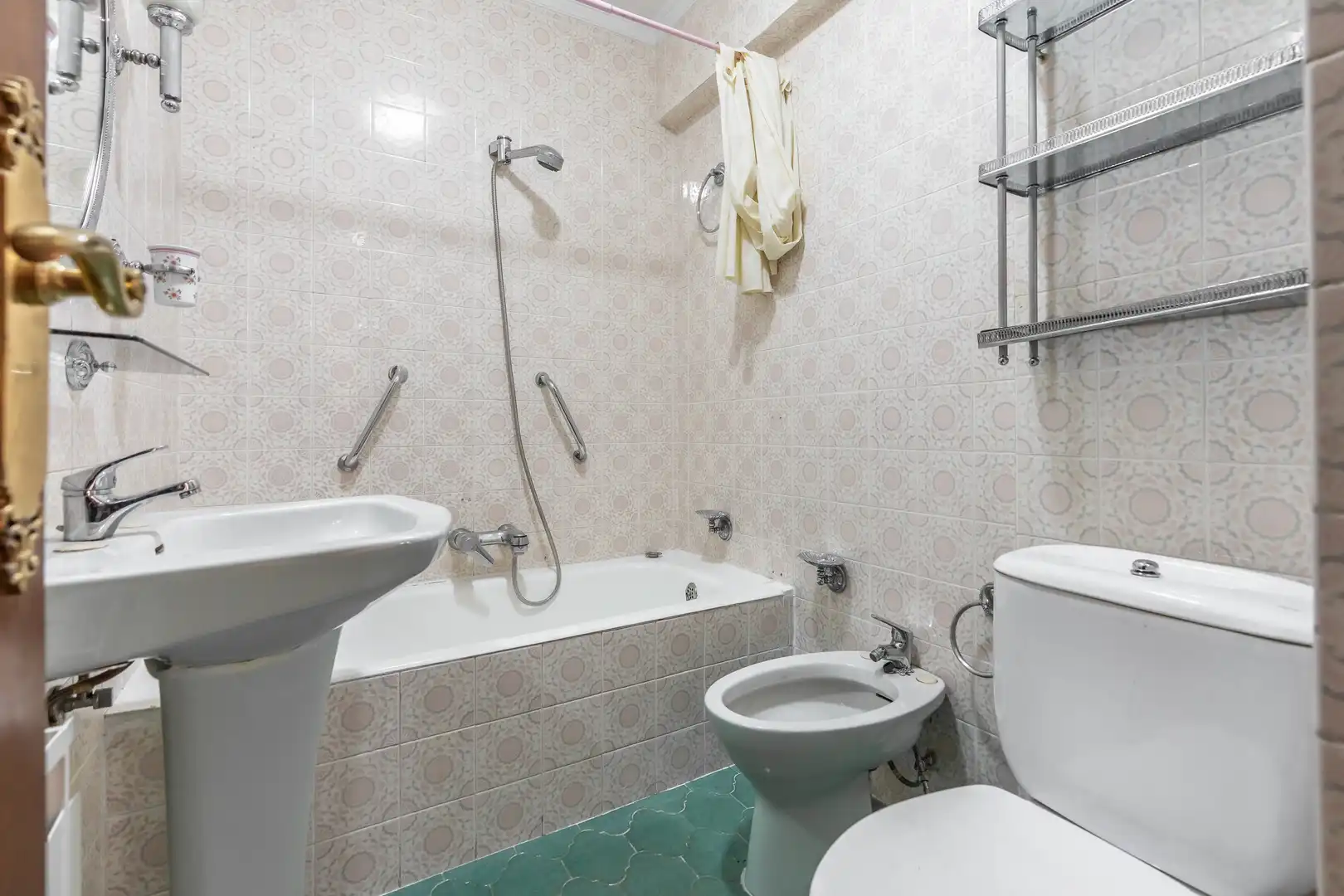 Baño de Piso en venta en Madrid con Calefacción y Terraza