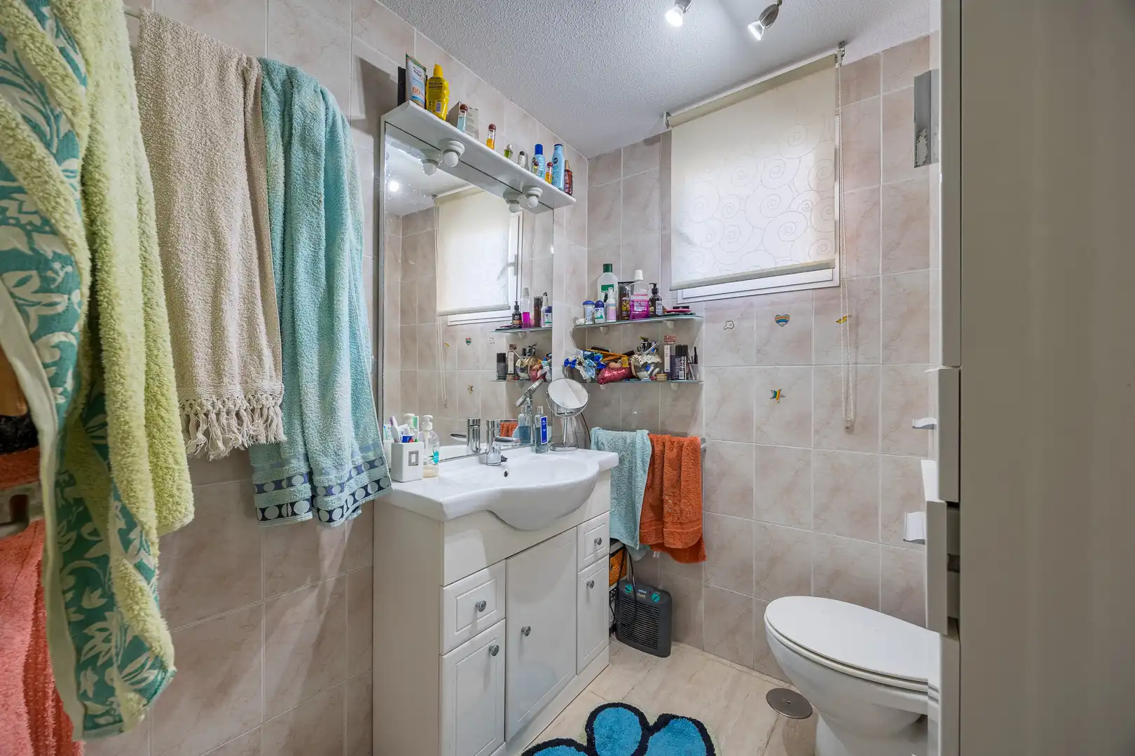 Bathroom of Apartments for sale in Benidorm  with Swimming Pool, Furnished and Community pool