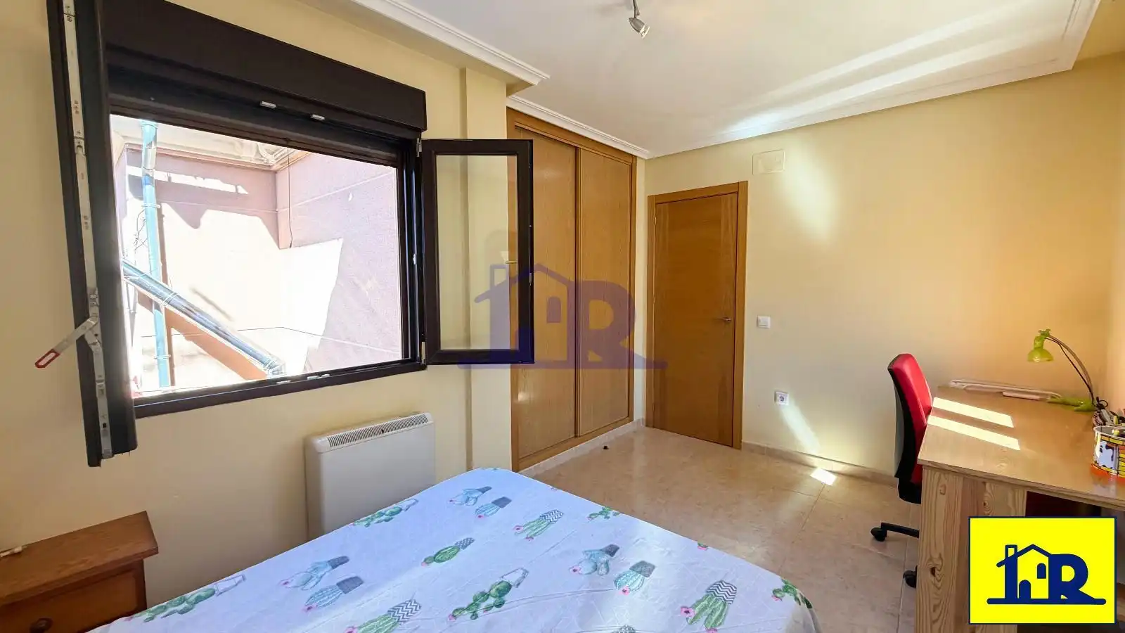 Habitación de Dúplex en venta en Cuenca con Calefacción, Trastero y Amueblado