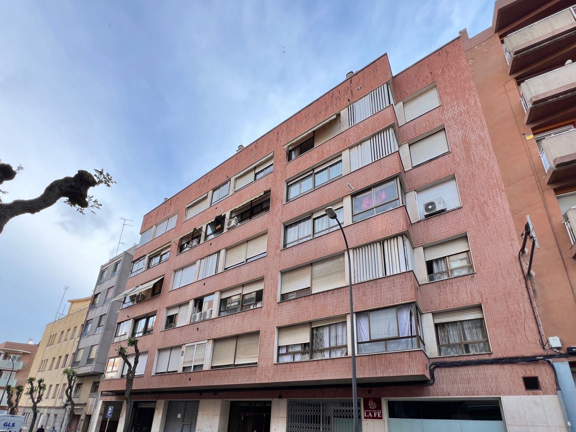 Vista exterior de Pis de lloguer en Reus amb Calefacció, Parquet i Moblat