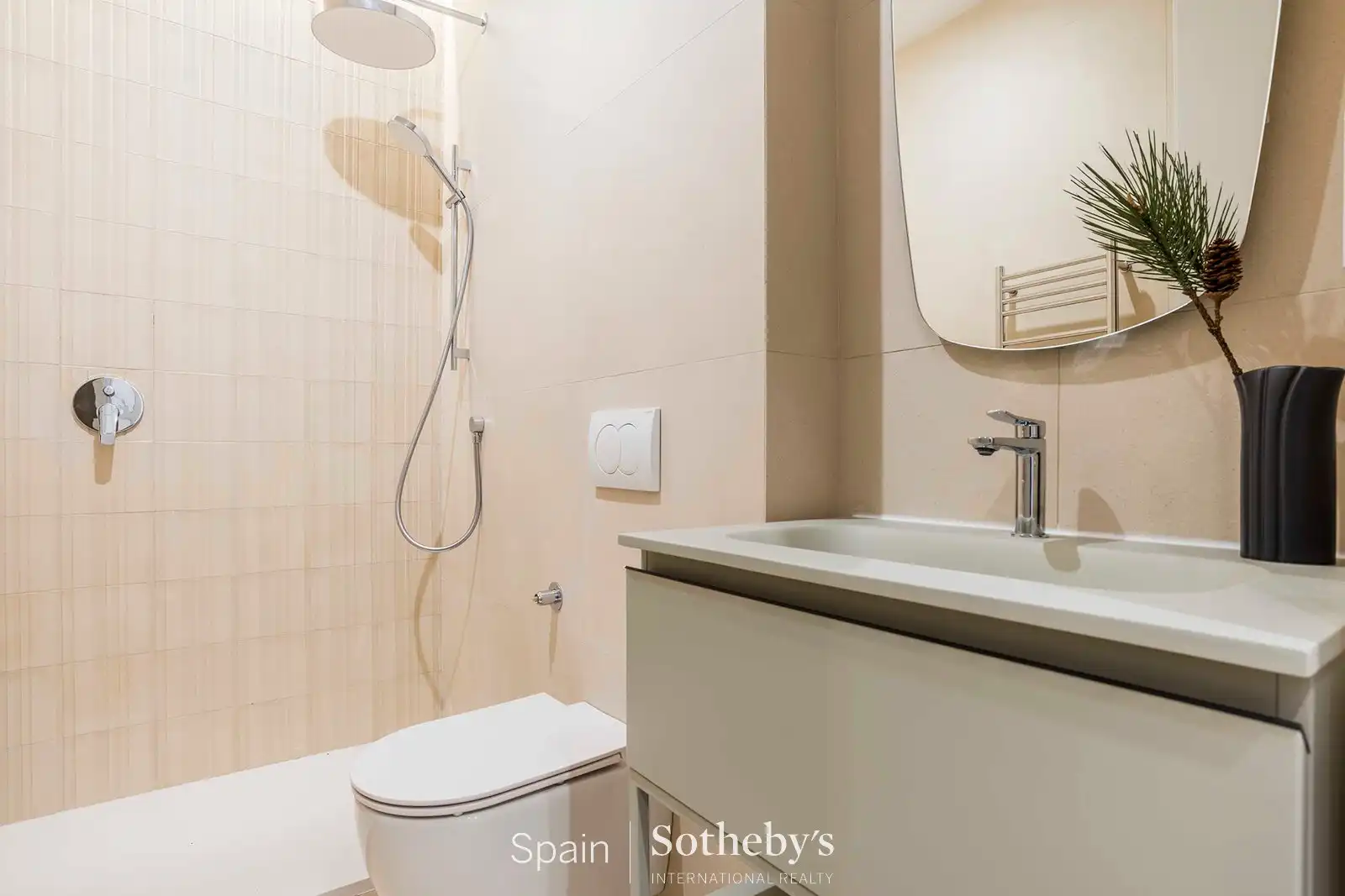Bathroom of Apartments for sale in Madrid  with Air Conditioner and Heating