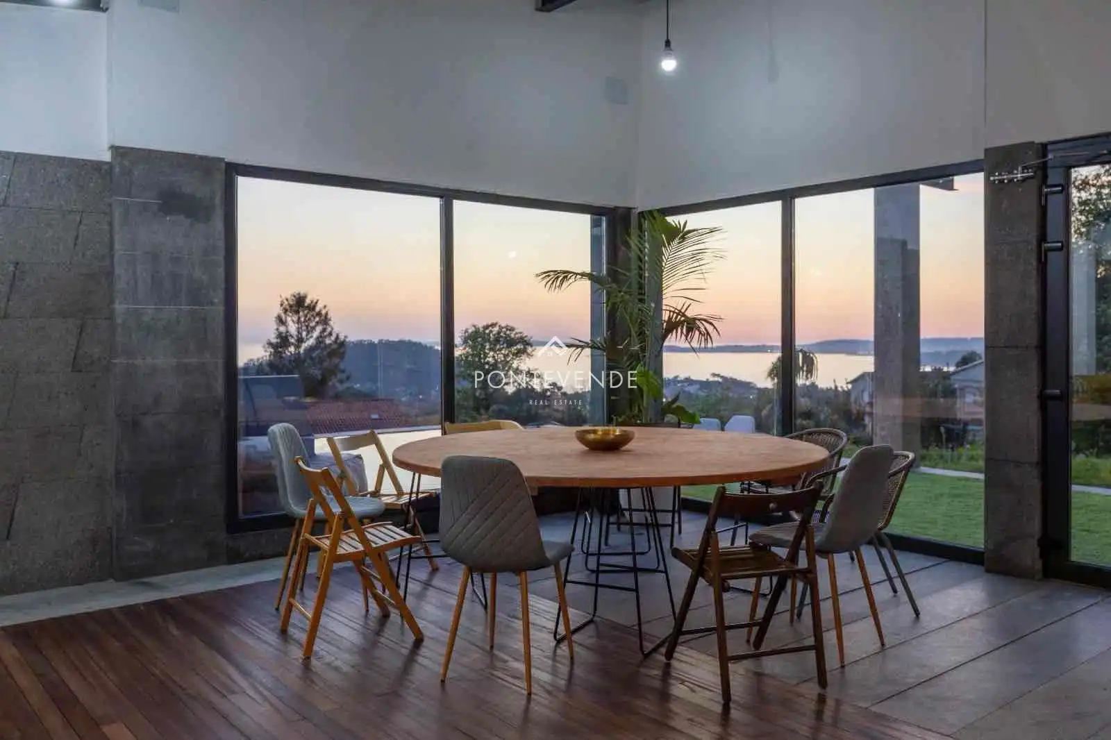 Comedor de Casa o chalet en venta en Marín con Aire acondicionado, Calefacción y Jardín privado