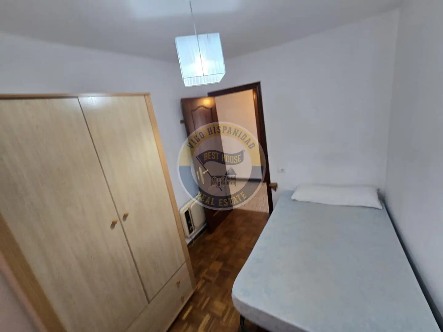Habitación de Piso de alquiler en Vigo  con Calefacción, Parquet y Amueblado
