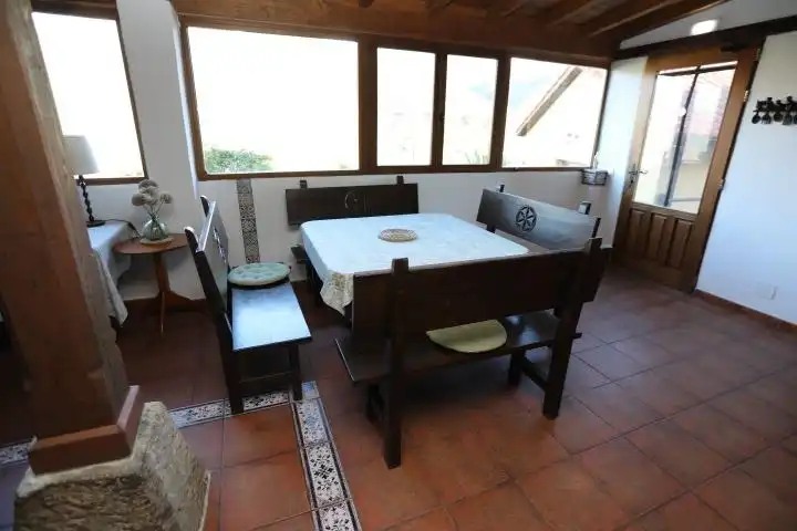 Menjador de Finca rústica en venda en Quirós amb Calefacció, Jardí privat i Terrassa