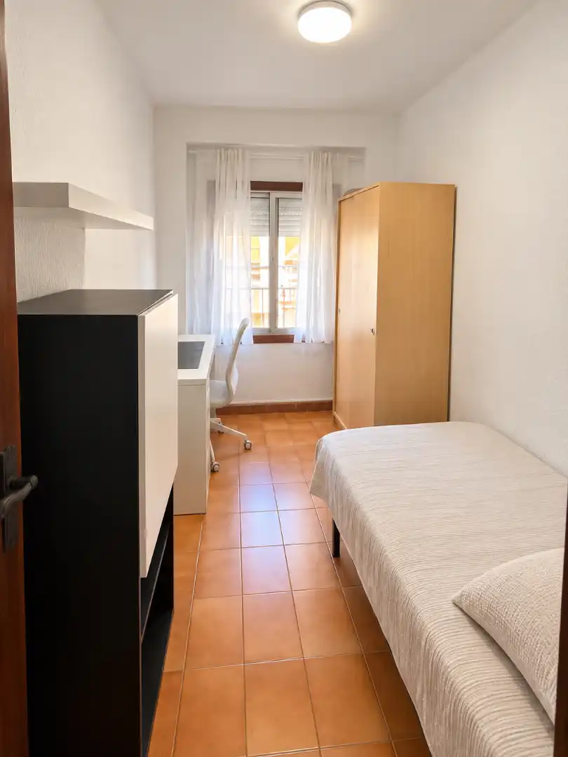 Dormitori de Pis en venda en Cerdanyola del Vallès amb Moblat i Balcó