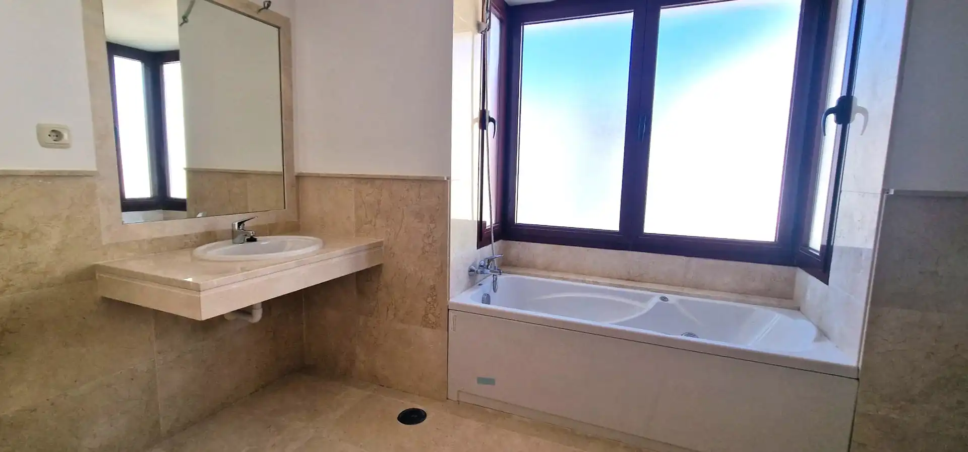 Badezimmer von Einfamilien-Reihenhaus zum Verkauf in Cártama mit Privatgarten und Terrasse