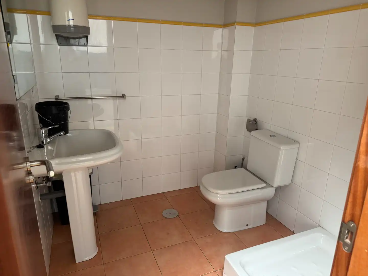 Badezimmer von Fabrikhallen zur Miete in Ames